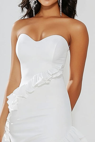 Chic blanc à volants sweetheart robe courte moulante de graduation